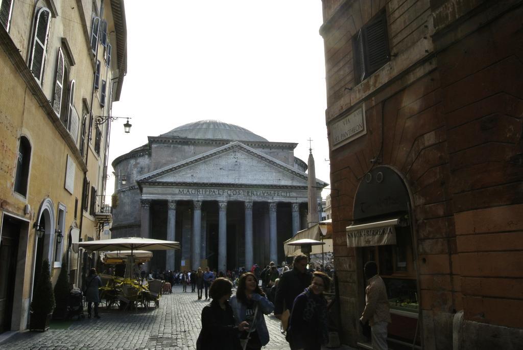 Pantheon Domus Valentino Apartment Rome Bagian luar foto