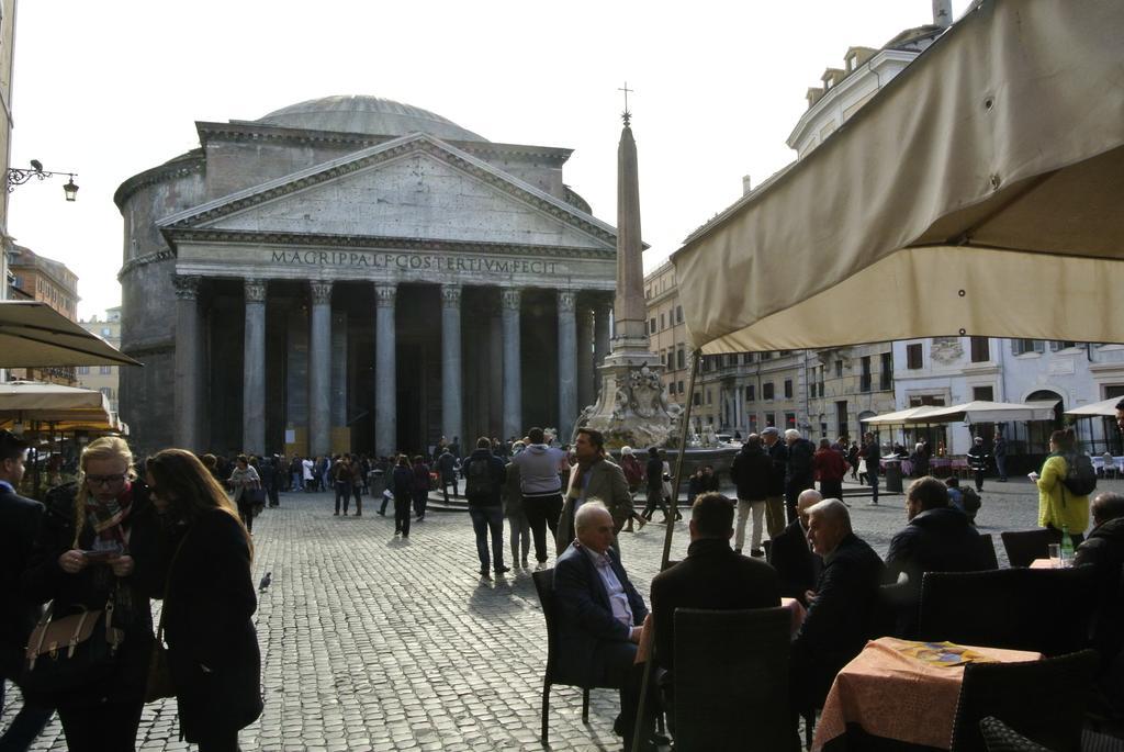 Pantheon Domus Valentino Apartment Rome Bagian luar foto